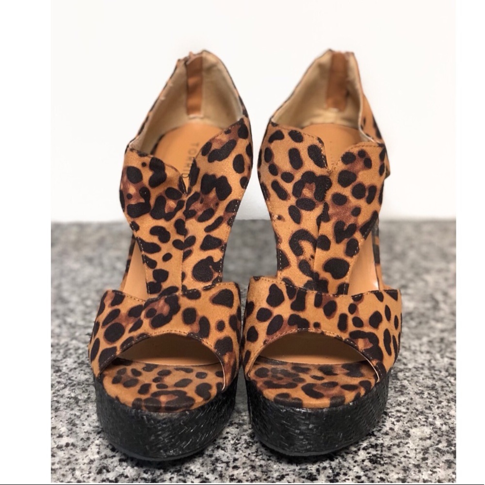 Torrid Cheetah Print Cut Out Wedges Size 12W
